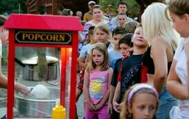 Otwarcie Ogrodu Zucha (na zdjęciu widoczna jest kolejka os&oacute;b)