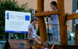 Otwarcie Ogrodu Zucha (na zdjęciu widoczne są bawiące sie dzieci)