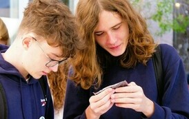 &bdquo;MODERNIZM TALKING&rdquo; (na zdjęciu znajdują sie dwie osoby)