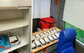 Festiwal Czekolady i słodkości w Stalowej Wol (na zdjęciu znajduje się krzesło, regał oraz woreczki z krwią)