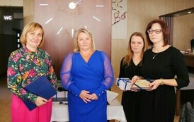 70-lecie Koła Powiatowego Polskiego Związku Niewidomych (na zdjeciu znajdują się trzy kobiety)