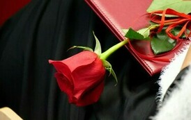 Święto Edukacji Narodowej 2024 (na zdjęciu znajduje się r&oacute;ża)