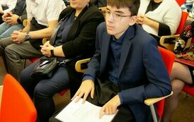 Święto Edukacji Narodowej 2024 (na zdjęciu znajduje się chłopiec)