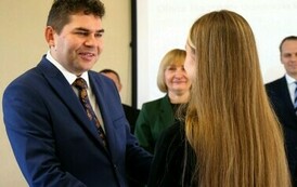 Święto Edukacji Narodowej 2024 (na zdjęciu znajduje się mężczyzna)