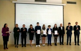 Święto Edukacji Narodowej 2024 (na zdjęciu znajduje się grupa os&oacute;b)