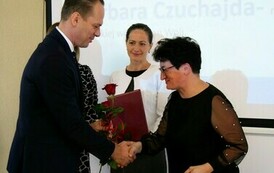 Święto Edukacji Narodowej 2024 (na zdjęciu znajduje się mężczyzna i kobieta)
