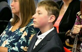 Święto Edukacji Narodowej 2024 (na zdjęciu znajduje się chłopiec)