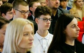 Święto Edukacji Narodowej 2024 (na zdjęciu znajduje się grupa os&oacute;b)