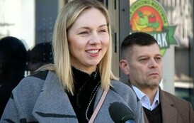Uruchomienie "Jadłodzielni" (na zdjęciu znajduje się kobieta)