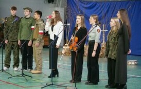 Młodzież pamięta o Ojczyźnie i wartościach patriotycznych 16
