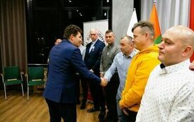 Krew, to bezcenny dar. Jubileusz 50. lat działalności Oddziału Rejonowego PCK w Stalowej Woli (na zdjęciu znajduje się grupa os&oacute;b)