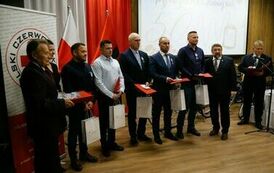 Krew, to bezcenny dar. Jubileusz 50. lat działalności Oddziału Rejonowego PCK w Stalowej Woli (na zdjęciu znajduje się grupa os&oacute;b)