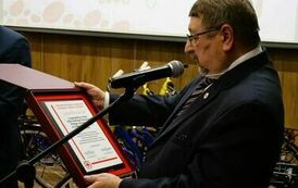 Krew, to bezcenny dar. Jubileusz 50. lat działalności Oddziału Rejonowego PCK w Stalowej Woli (na zdjęciu znajduje się mężczyzna)