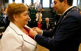 Złote i diamentowe jubileusze małżeńskie (na zdjęciu znajduje się kobieta i mężczyzna)