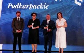 Stalowa Wola najlepszym miejscem do życia (na zdjęciu znajdują się dwie kobiety i dw&oacute;ch mężczyzn)