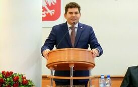 Młodzieżowa Rada Miejska w Stalowej Woli rozpoczęła swoją działalność (na zdjęciu znajduje się męzczyzna)