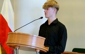 Młodzieżowa Rada Miejska w Stalowej Woli rozpoczęła swoją działalność (na zdjęciu znajduje się męzczyzna)