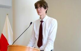 Młodzieżowa Rada Miejska w Stalowej Woli rozpoczęła swoją działalność (na zdjęciu znajduje się męzczyzna)