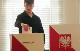 Młodzieżowa Rada Miejska w Stalowej Woli rozpoczęła swoją działalność (na zdjęciu znajduje się męzczyzna)