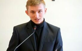 Młodzieżowa Rada Miejska w Stalowej Woli rozpoczęła swoją działalność (na zdjęciu znajduje się męzczyzna)