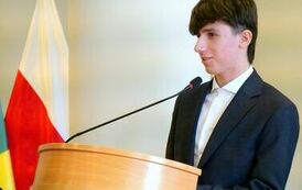 Młodzieżowa Rada Miejska w Stalowej Woli rozpoczęła swoją działalność (na zdjęciu znajduje się męzczyzna)
