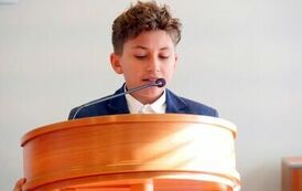 Młodzieżowa Rada Miejska w Stalowej Woli rozpoczęła swoją działalność (na zdjęciu znajduje się męzczyzna)