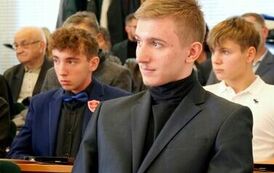 Młodzieżowa Rada Miejska w Stalowej Woli rozpoczęła swoją działalność (na zdjęciu znajduje się męzczyzna)
