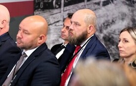 P1357624