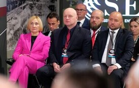 P1357522