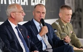 P1368840