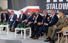 P1368800