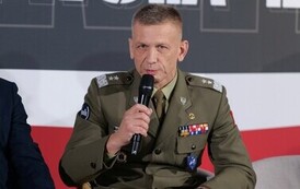 P1368502