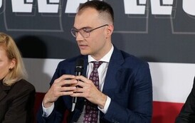 P1368408