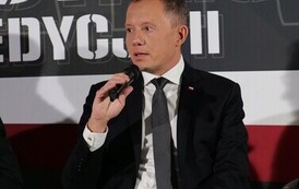 P1368328