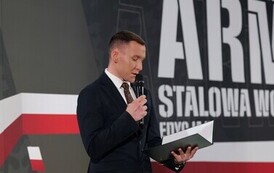 P1368236