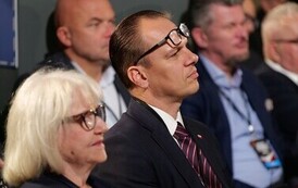 P1368136
