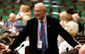 P1369075