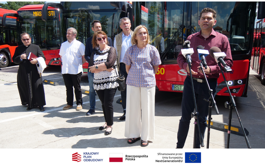 Zdjęcie do Kolejny krok w stronę nowoczesności. Pięć nowych autobus&oacute;w...