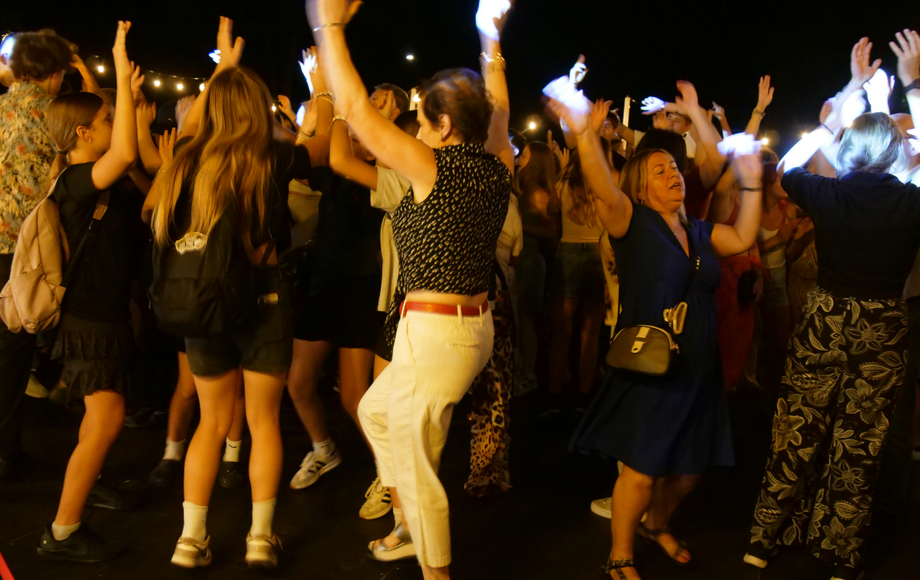 Zdjęcie do Taneczny wiecz&oacute;r w Parku Zimnej Wody &ndash; parkiet rozgrzany do...