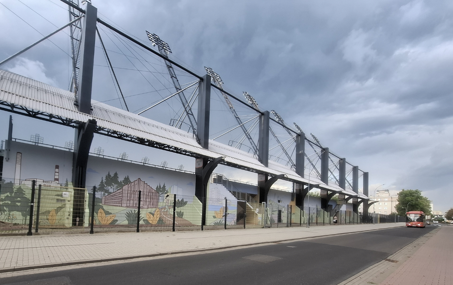 Zdjęcie do Eko Mural zdobi już trybunę stadionu 