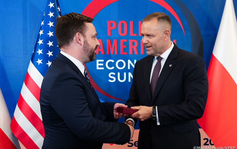 Zdjęcie do Stalowowolanin Tomasz Czajka odznaczony Krzyżem Kawalerskim...