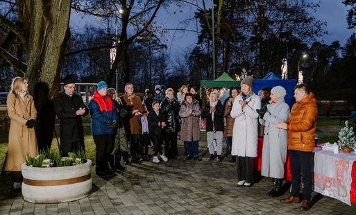 Zdjęcie do Podw&oacute;rkowa wigilia na Osiedlu Energetyk&oacute;w