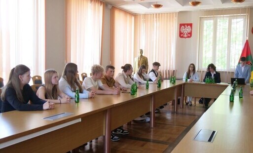 Zdjęcie do Młodzieżowa Rada Miejska obradowała na sesji &ndash; aktywne dyskusje i nowe inicjatywy 