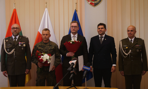 Zdjęcie do Wręczono patenty oficerskie