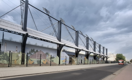 Zdjęcie do Eko Mural zdobi już trybunę stadionu 