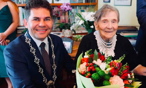Zdjęcie do 200 lat dla Pani Anny Paszkiewicz, Mieszkanki Stalowej Woli, świętującej Jubileusz 100. urodzin! &nbsp;