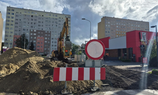 Zdjęcie do Zamknięcie odcinka drogi w rejonie KFC od skrzyżowania z Al. Jana Pawła II do skrzyżowania z ul. Osiedlową