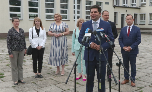 Zdjęcie do (VIDEO) Dofinansowanie na remont w PSP nr 3